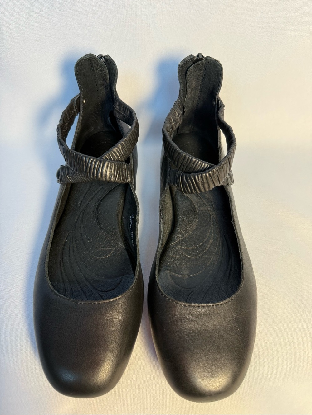 Born Black Leather Mary Jane Ballet Flats Ankle Wrap Size 7M